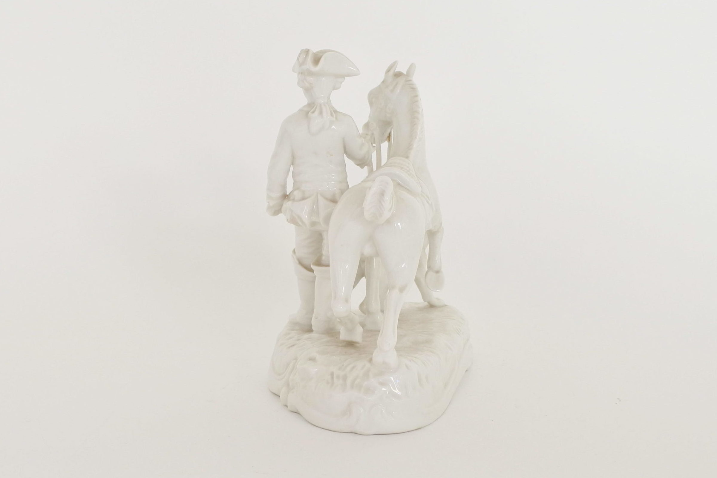 Statuina in porcellana bianca con cavaliere cavallo e cane - 4