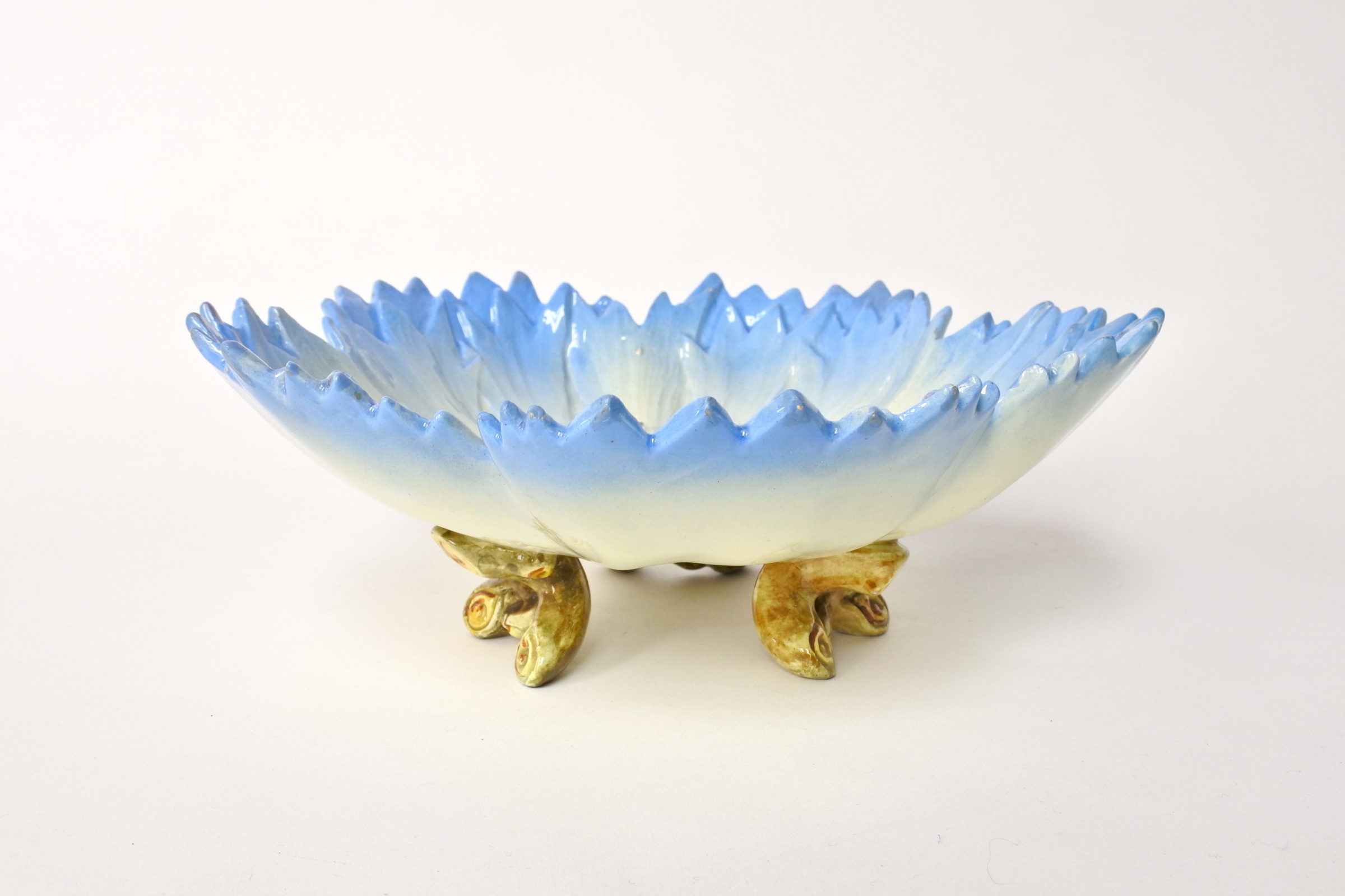 Alzatina Massier in ceramica barbotine a forma di fiordaliso