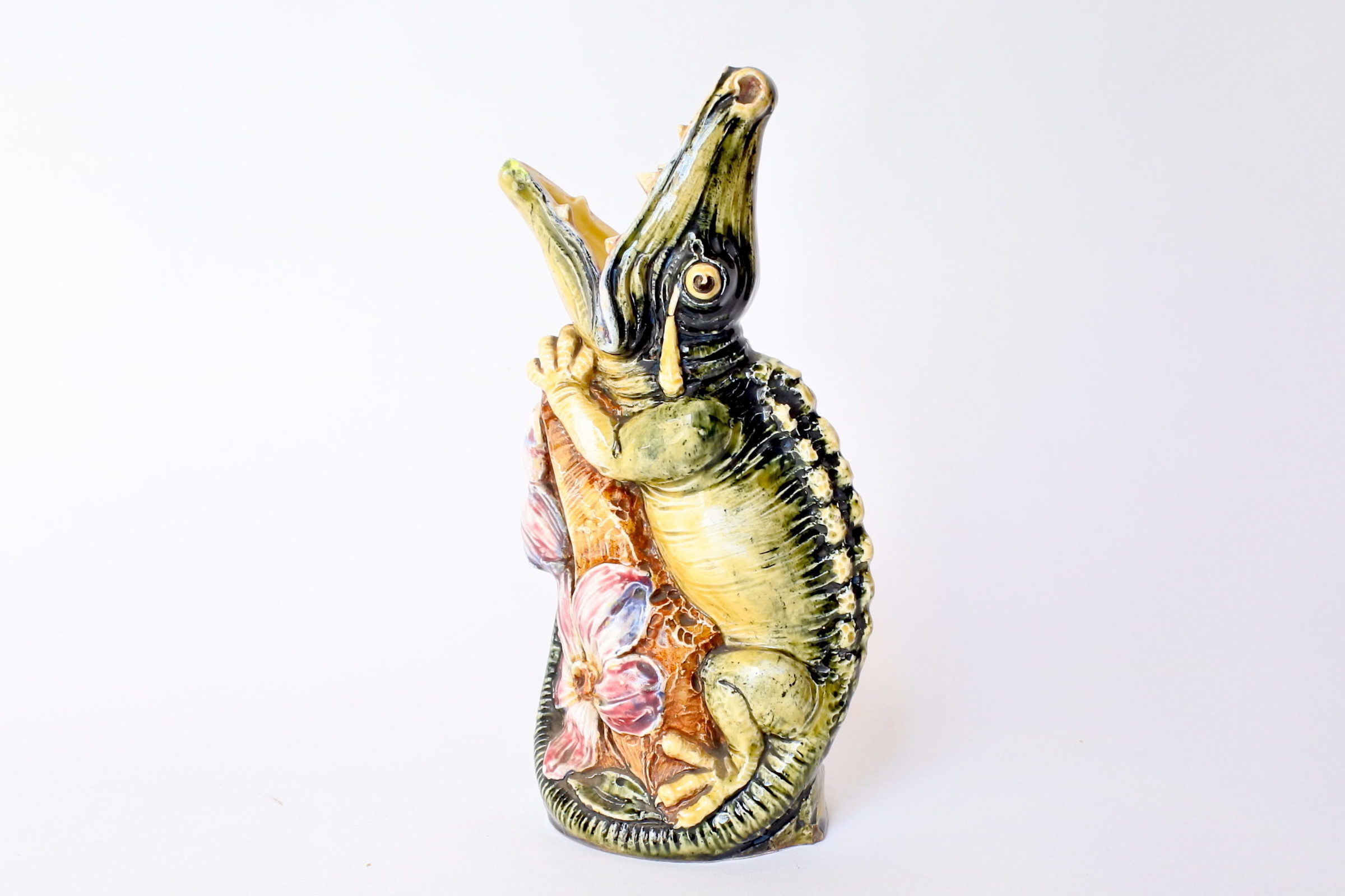 Vaso in ceramica barbotine a forma di coccodrillo - 2