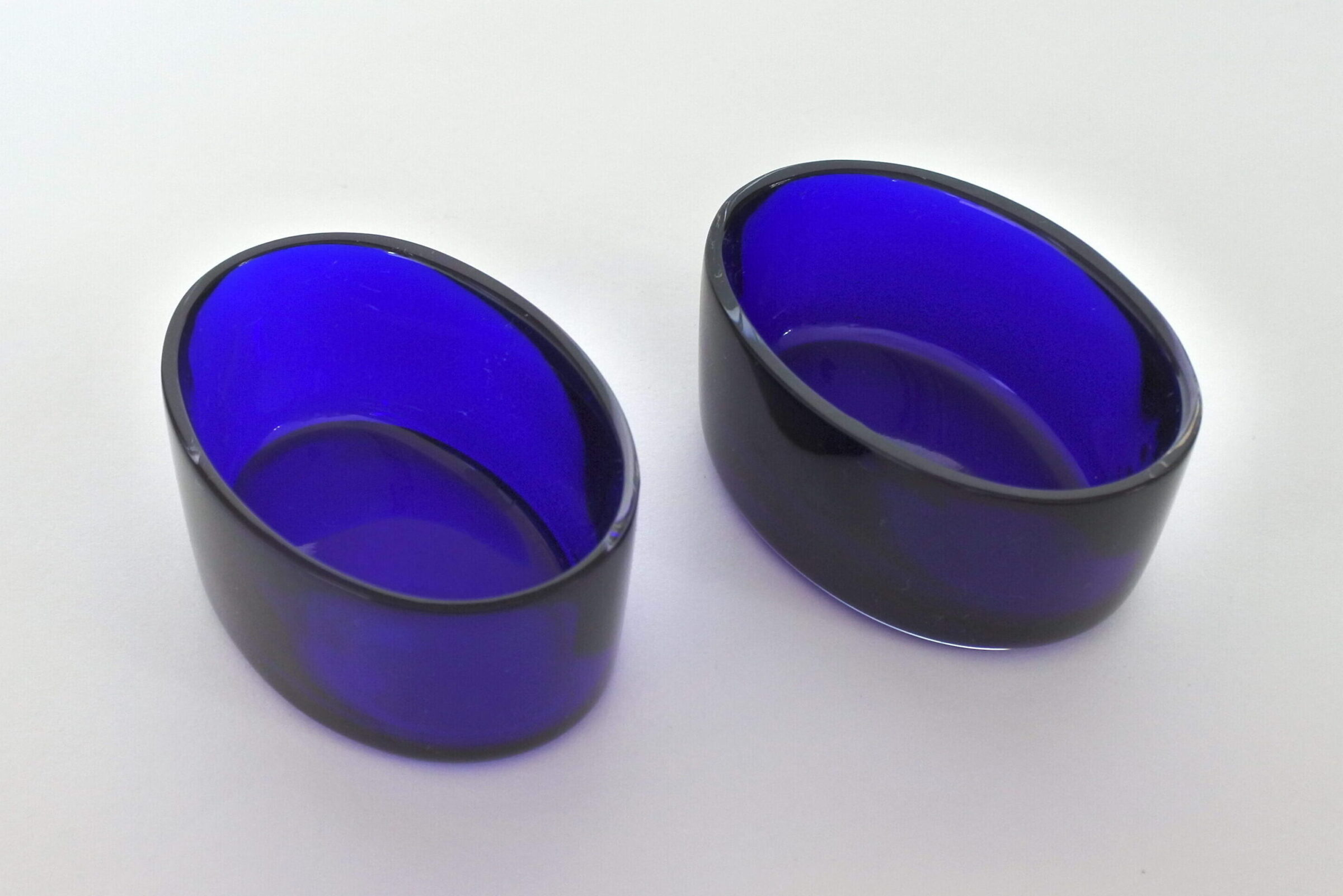 Coppia di saliere in vetro soffiato blu cobalto - 2