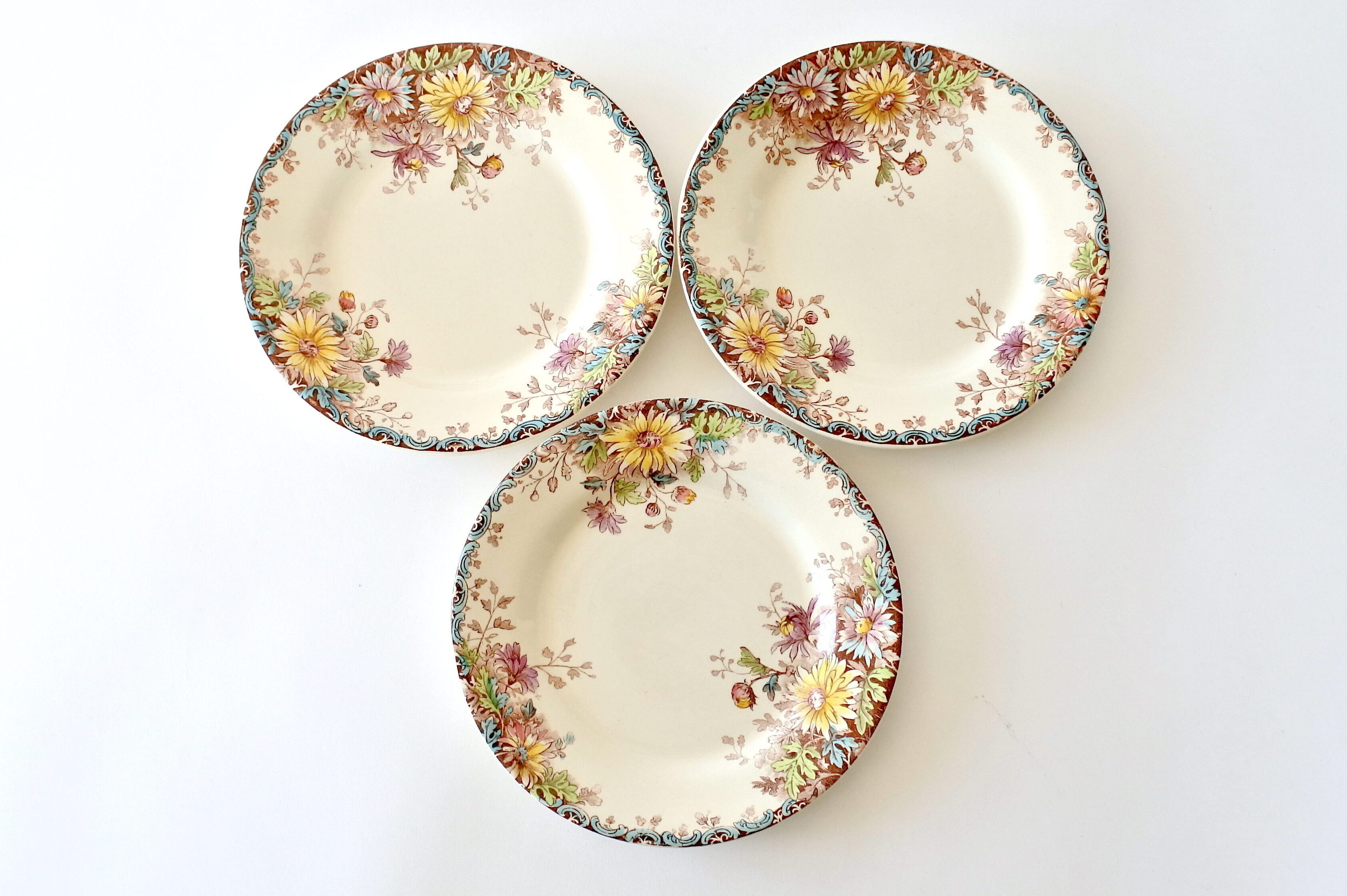 Piatti coloratissimi in ceramica con fiori e forme geometriche –  AllaRicerca Shop