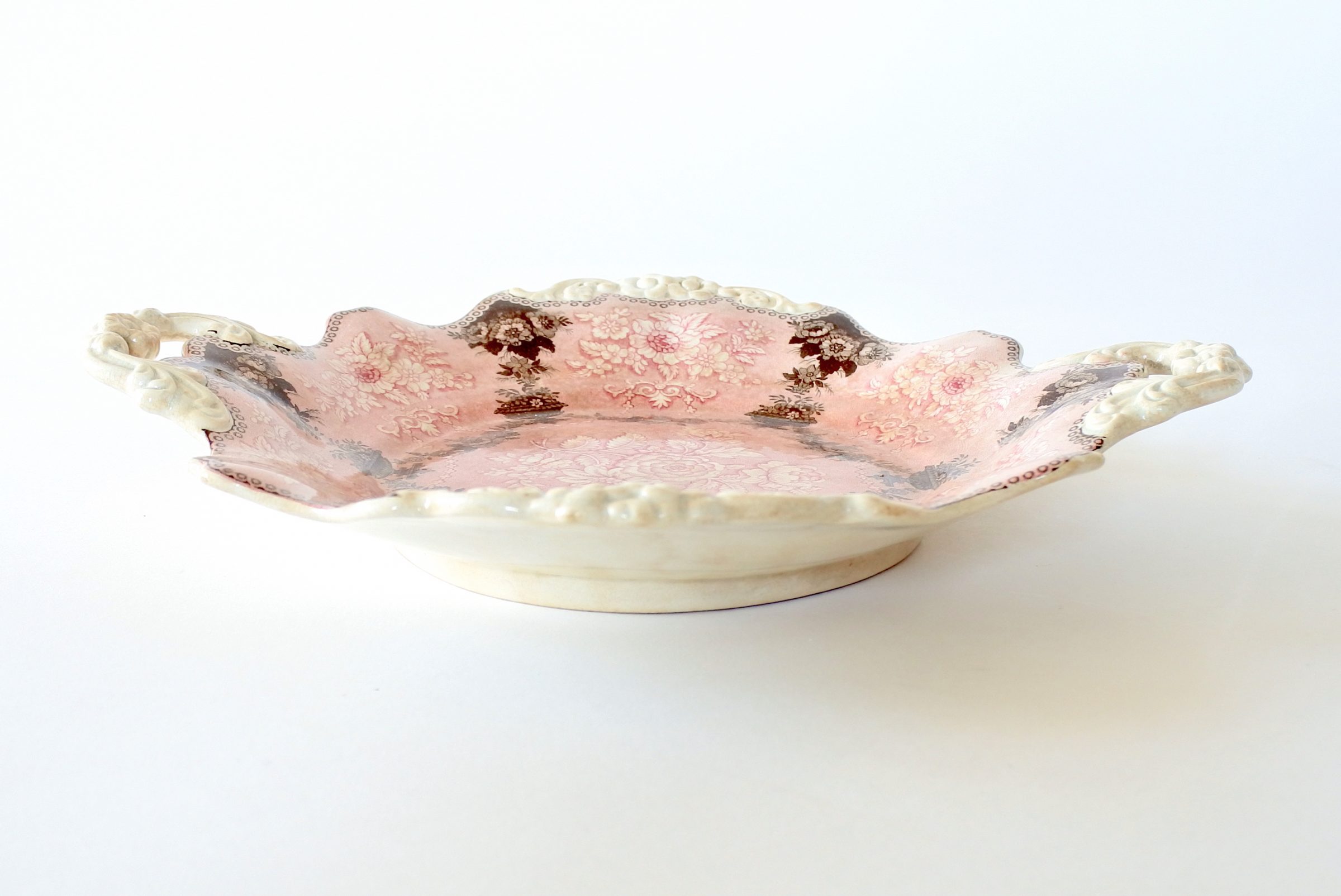 Vassoio in ceramica con bordo sagomato e decoro di fiori e ghirlande - 2